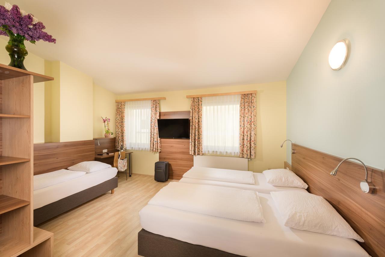Hotel Radlinger Pellendorf Buitenkant foto