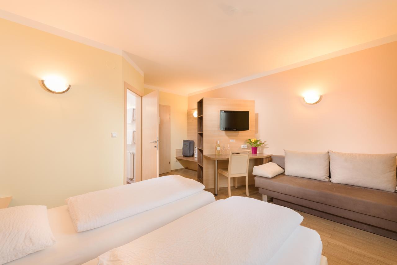 Hotel Radlinger Pellendorf Buitenkant foto