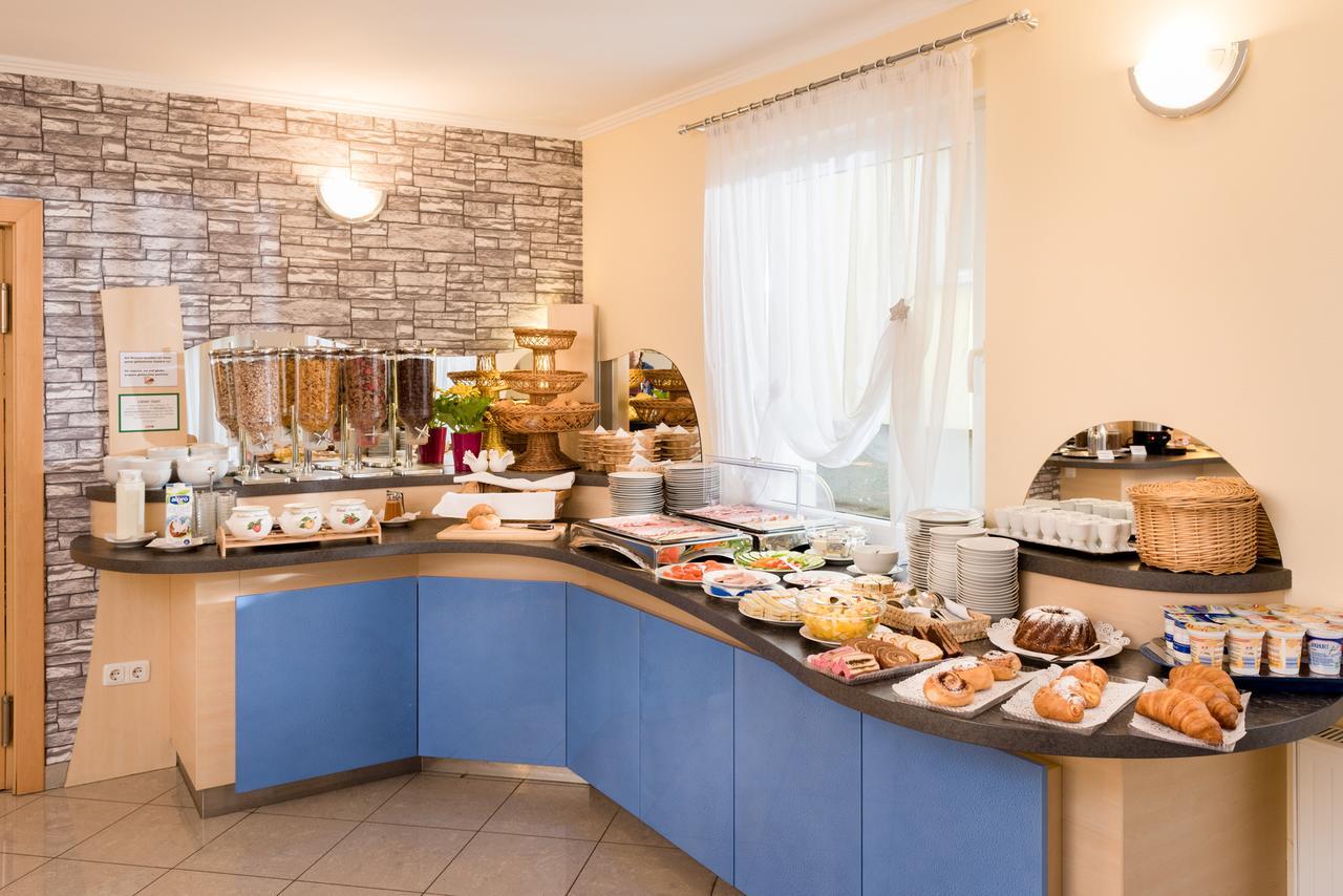 Hotel Radlinger Pellendorf Buitenkant foto