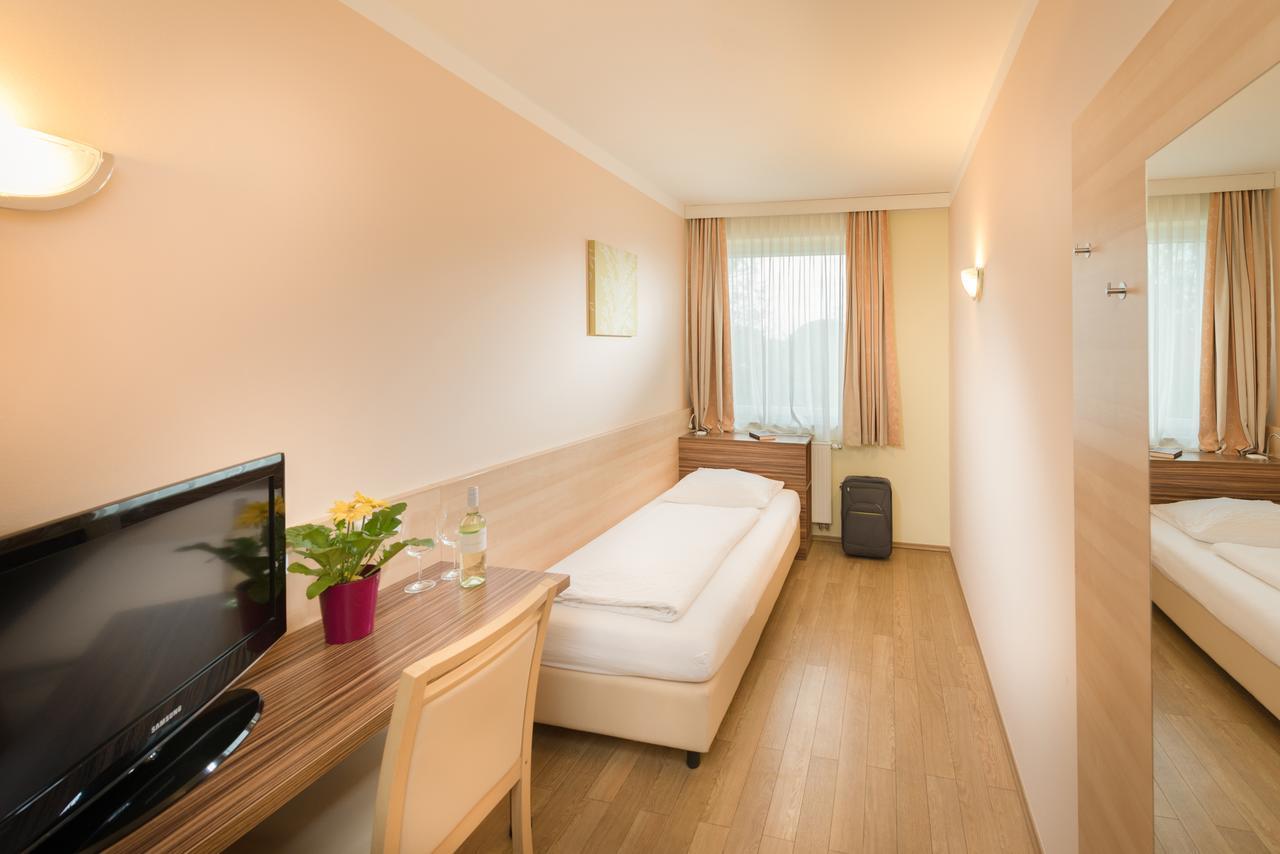 Hotel Radlinger Pellendorf Buitenkant foto